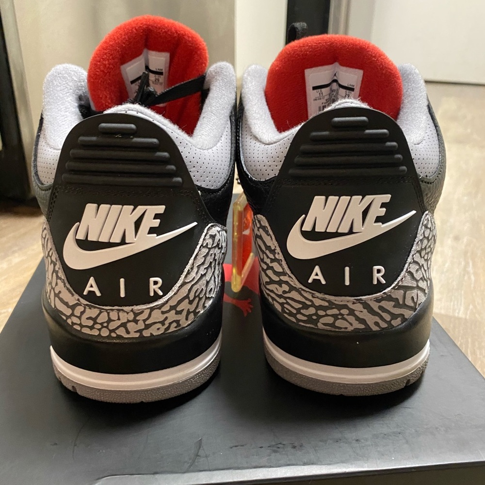 Air Jordan’s 3 OG black cement 2018 - Picture 4 of 7